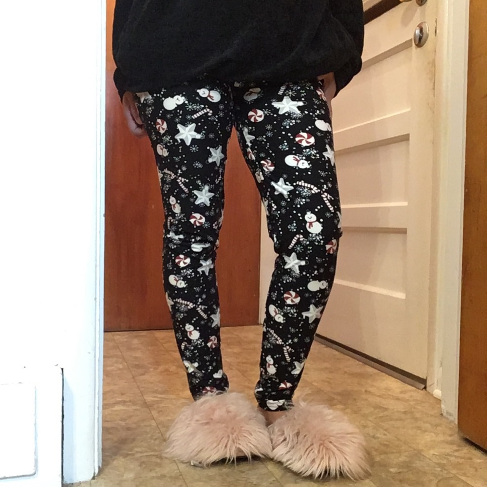 🎄Oh, so soft.. PS New Snowflakes Leggings